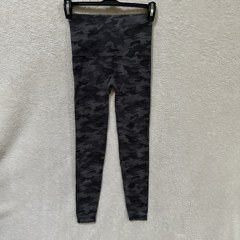 SPANX Womens Small Look‎ At Me Now Leggings Black Camo Seamless Shaping